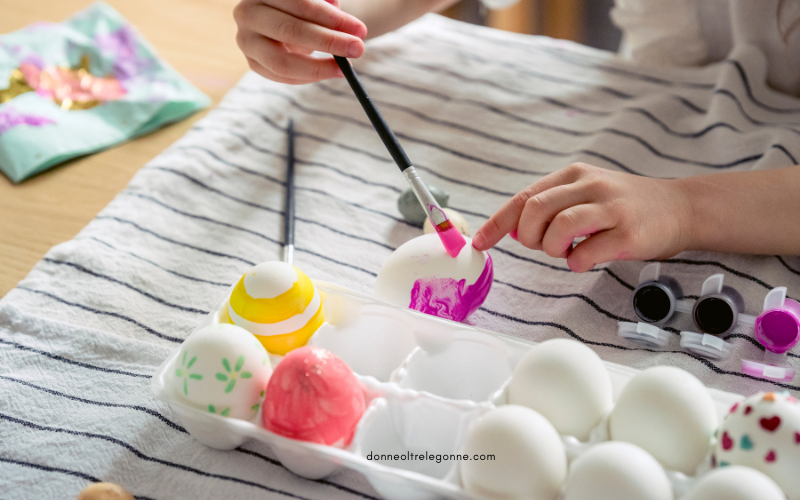 decorare le uova di pasqua con i bambini